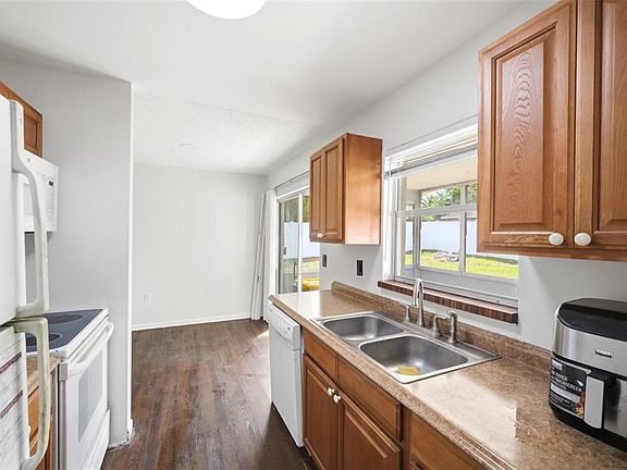5th image of 2164 W DEVON DRIVE