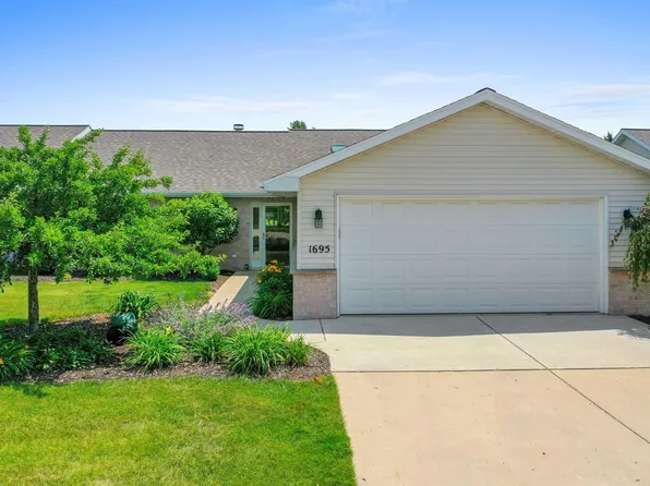 1695 Twin Lakes Cir, Green Bay, WI 54311