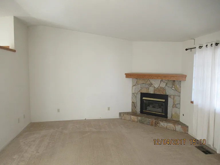 975 Adobe Dr — Photo 3