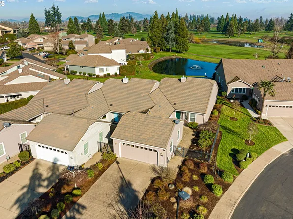 270 Magnolia Dr, Creswell, OR 97426