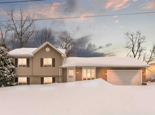 9570 N Arrowhead Shores Rd, Edgerton, WI 53534