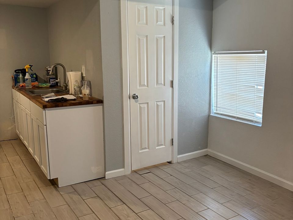 1st image of 400 Tania Dr #2