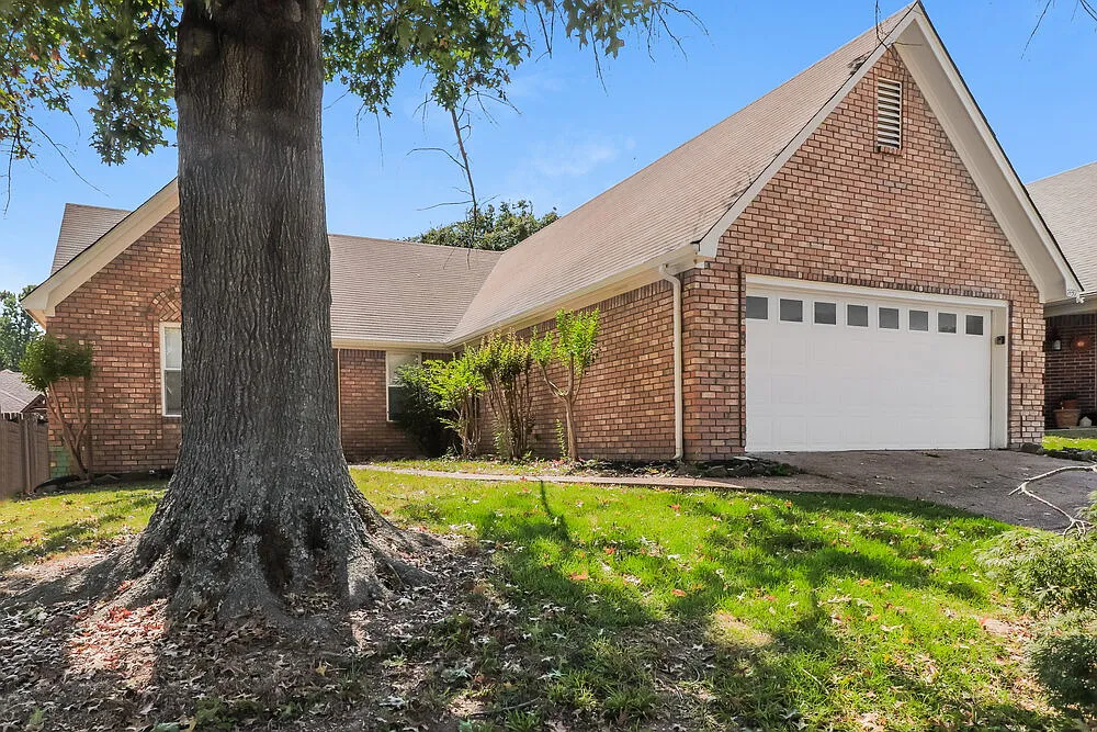 3 bed, 2.0 bath, 1419 sqft, $1,925 — Photo 3