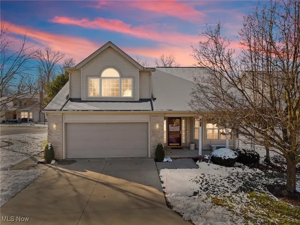 8720 Crestview Dr, Macedonia, OH 44056