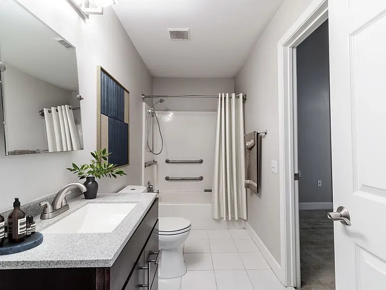 Broadway Apartments — Photo 5