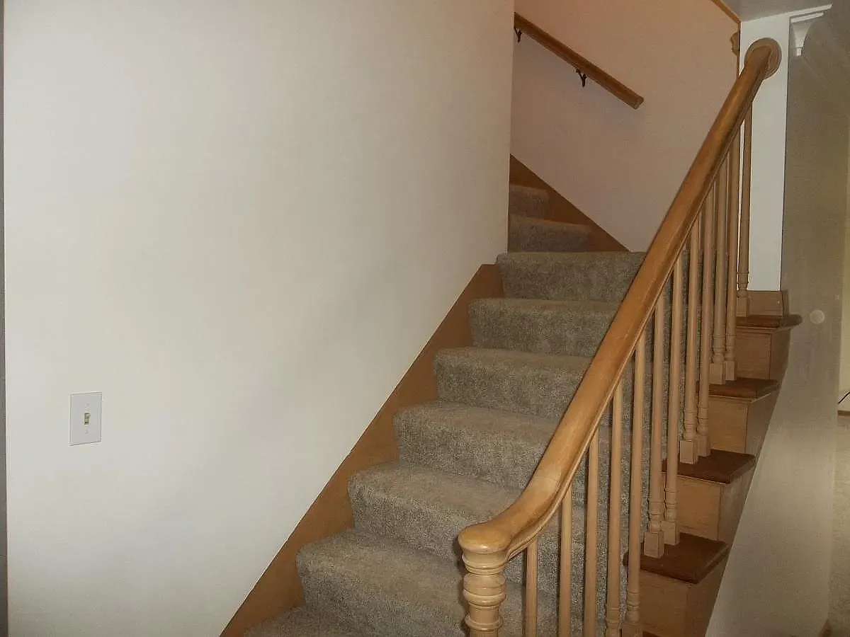 4 bed, 2000 sqft, $1,800 — Photo 2