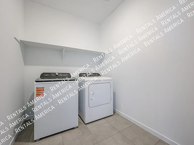 3380 N Camden Dr — Photo 38