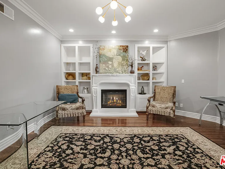 850 N Croft Ave #203 — Photo 12