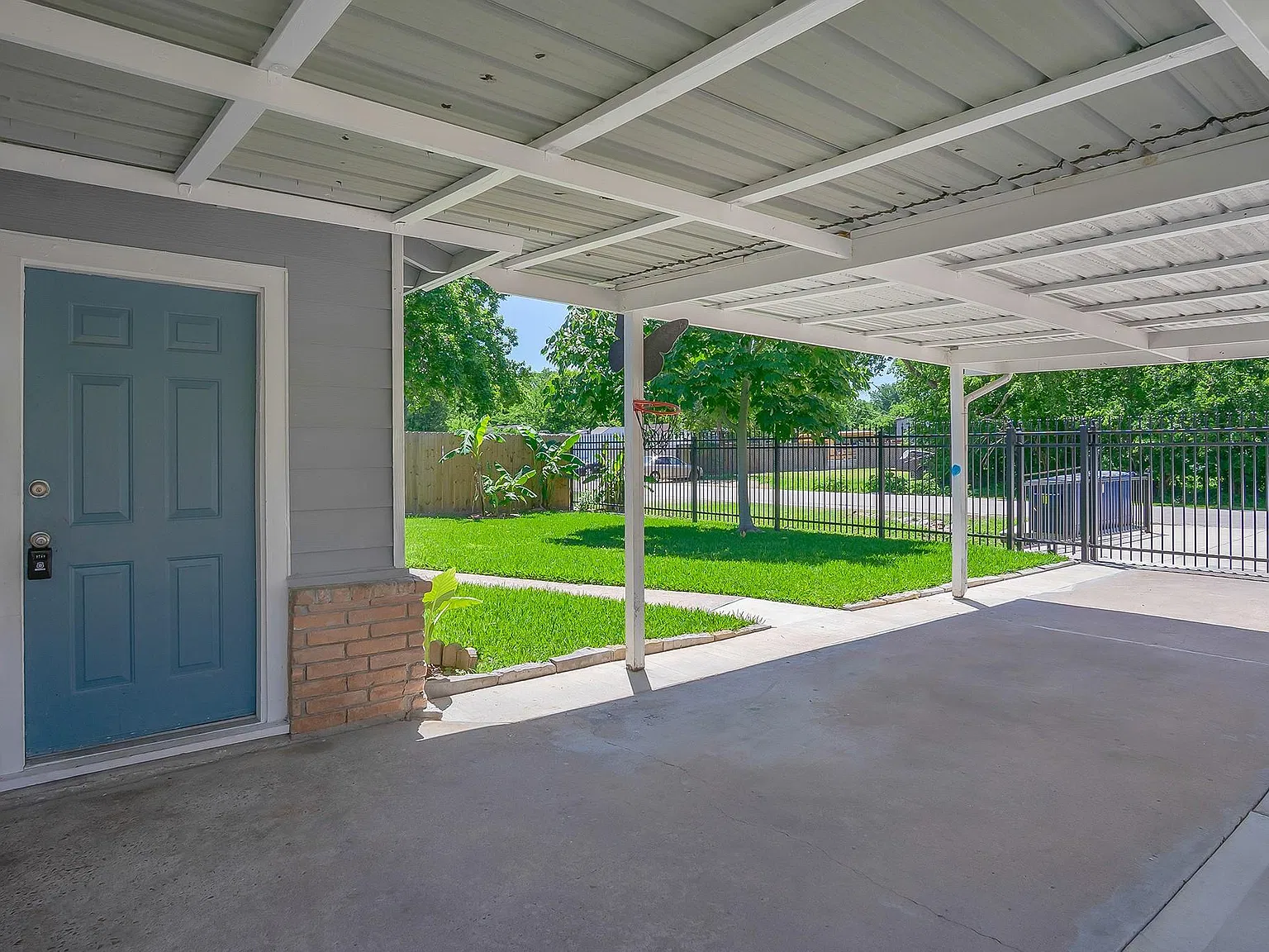 3 bed, 1.0 bath, 1712 sqft, $1,600 — Photo 4