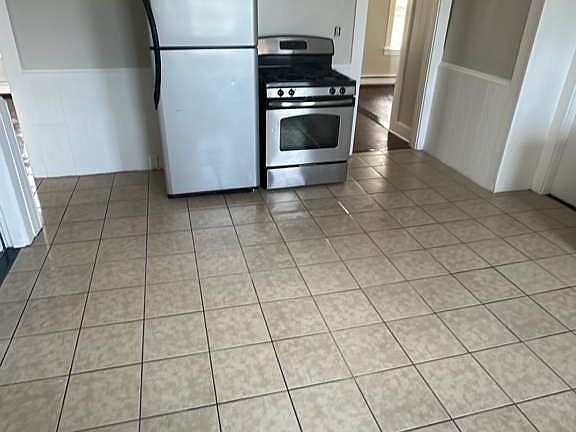 2nd image of 672 Fairmount St APT 2