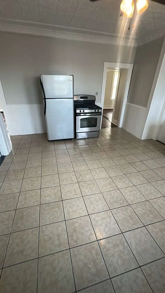 Building Photo - 672 Fairmount St #2