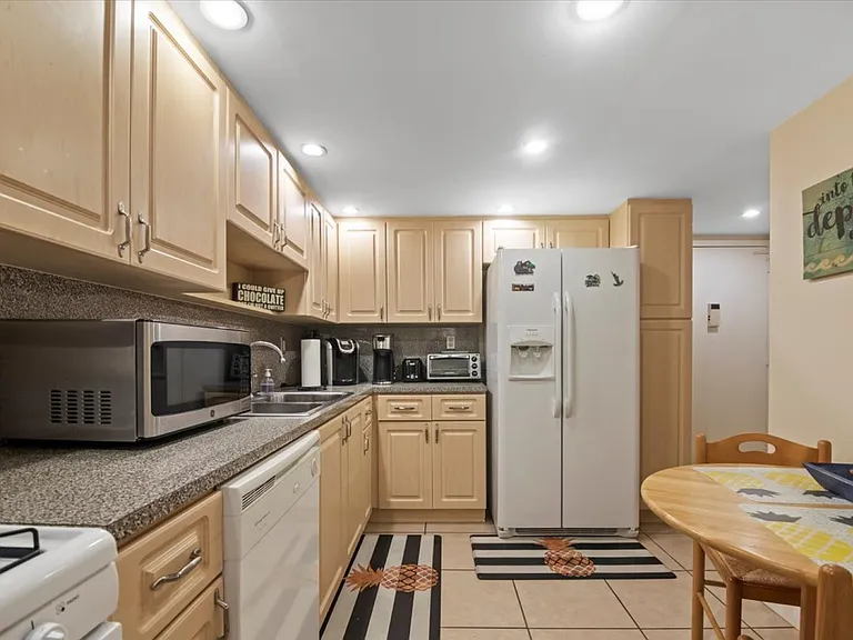 3140 S Ocean Dr #207 — Photo 8