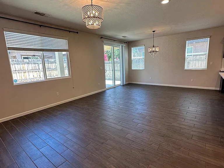 3587 Encino Ave — Photo 4