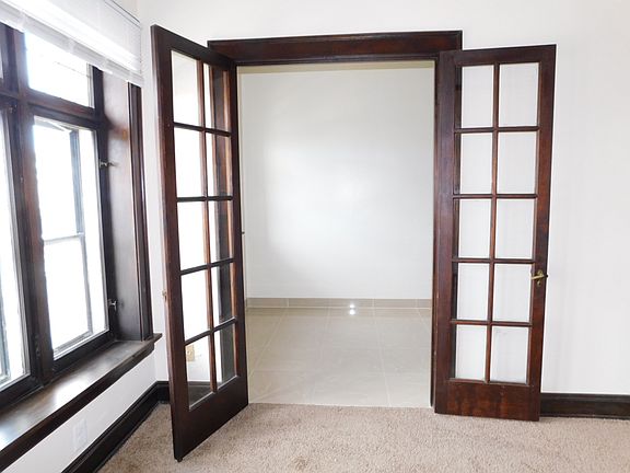 4th image of 1127 Central Ave #B