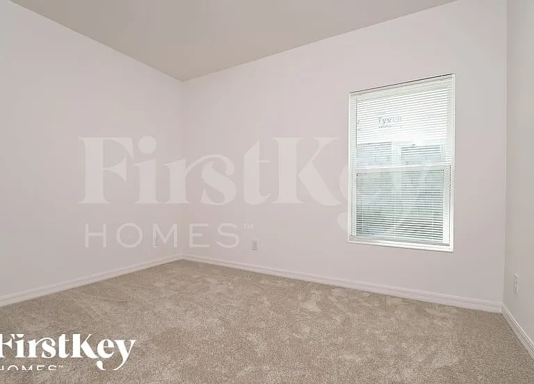 900 Avenal Ln — Photo 13