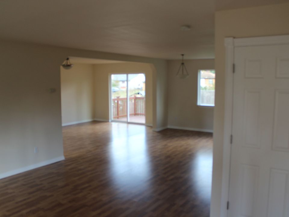1st image of 9705 10th Ave E
