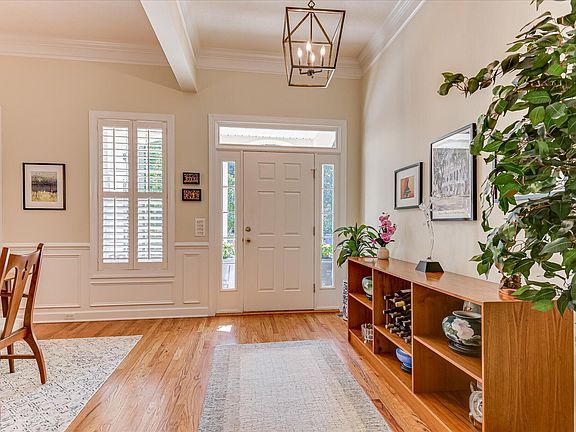 4th image of 110 Sugar Maple Cir
