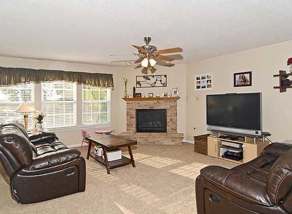 3rd image of 15209 Porchester Dr