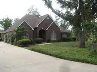 1909 Rosedown Dr, Lake Charles, LA 70605