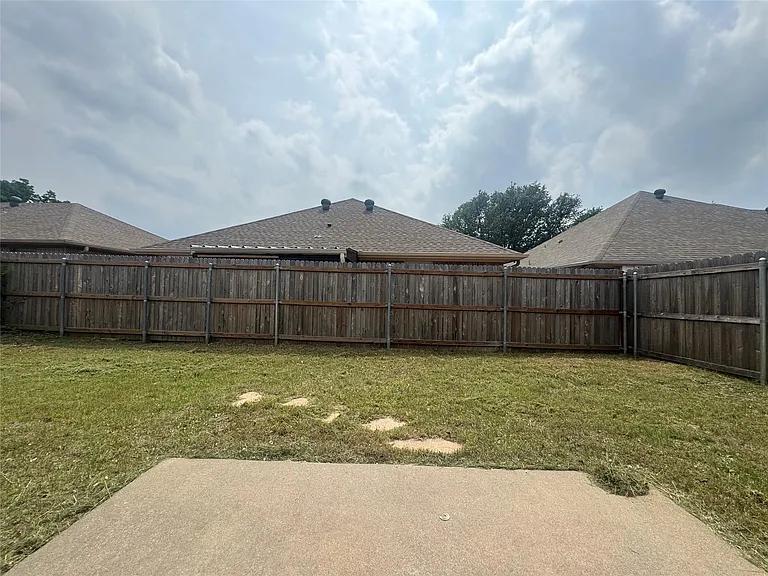 1010 Teresa Ct — Photo 12
