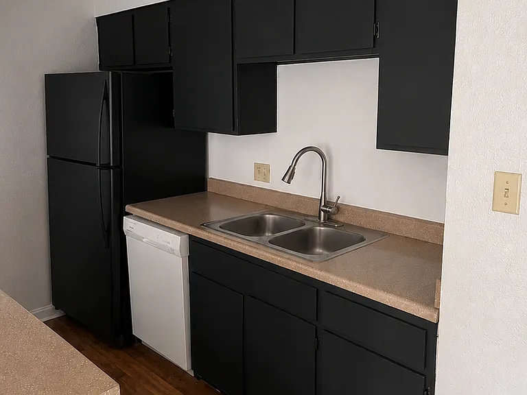 Southland Apartments — Photo 28