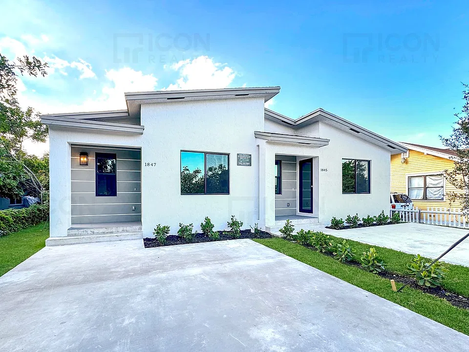 1845-1847 SW 44th Ter