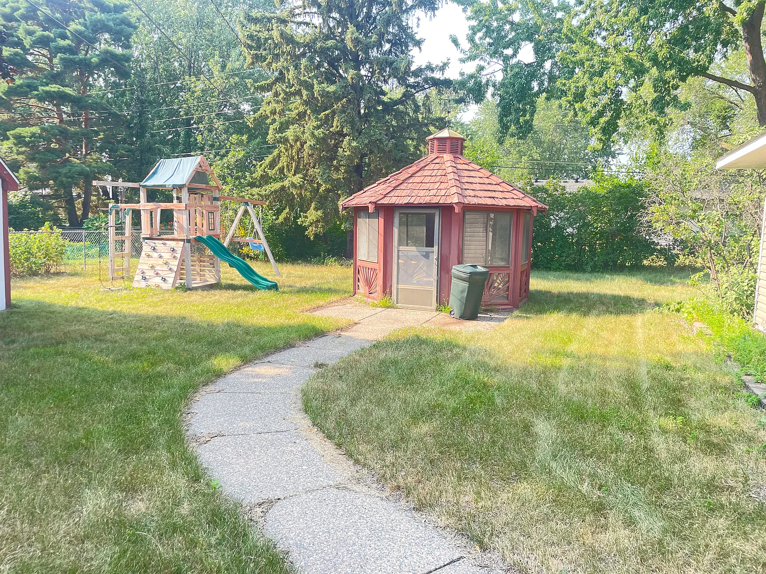 3 bed, 1856 sqft, $2,700 — Photo 2