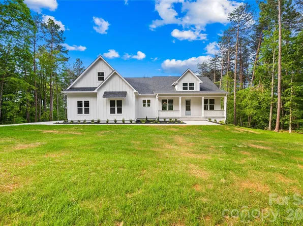 123 Pier Dr, Statesville, NC 28677