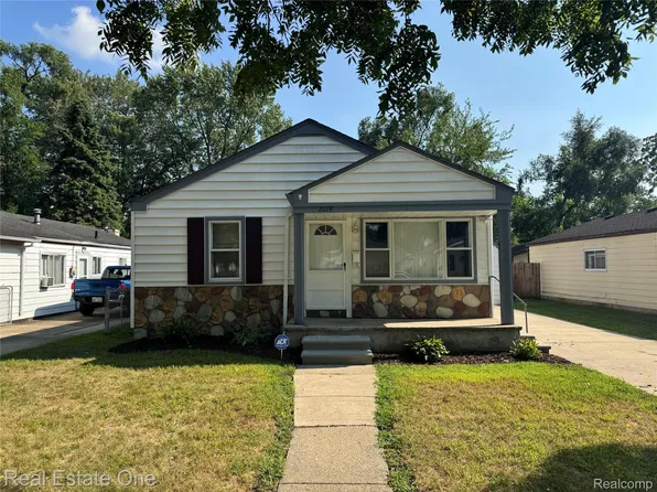 2128 Garrick Ave, Warren, MI 48091
