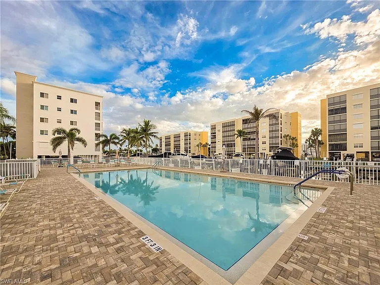 4371 Bay Beach Ln #313 — Photo 4