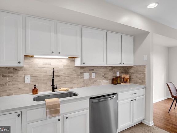 4th image of 227 Silver Leaf Rdg