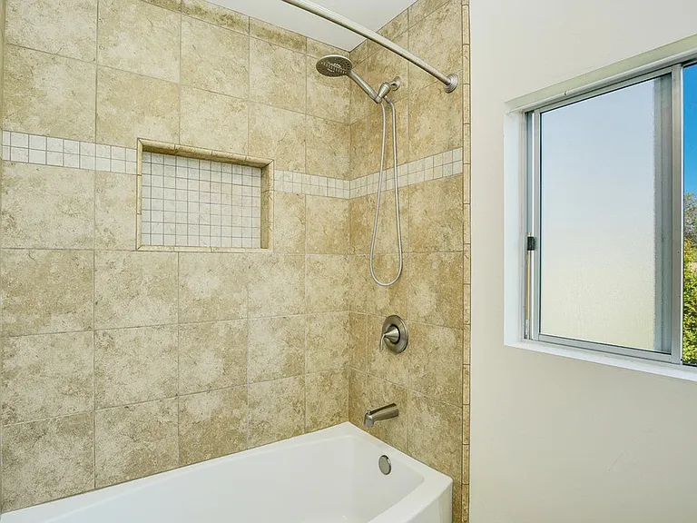 4721 Edgeware Rd — Photo 27