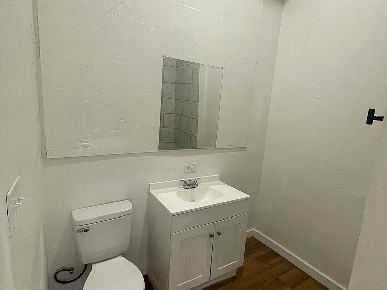 1815 E Houston St #1 — Photo 8