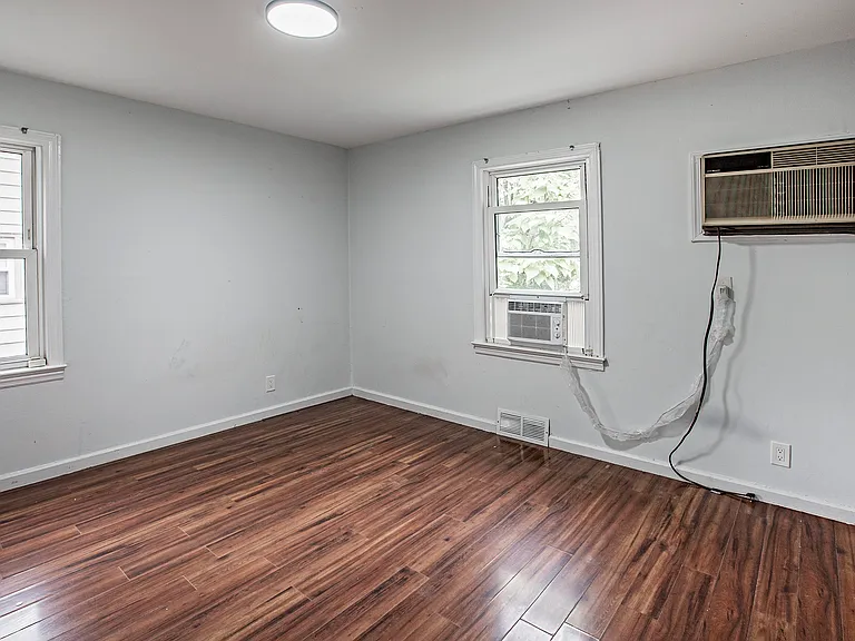 16 W Linden Ave — Photo 8