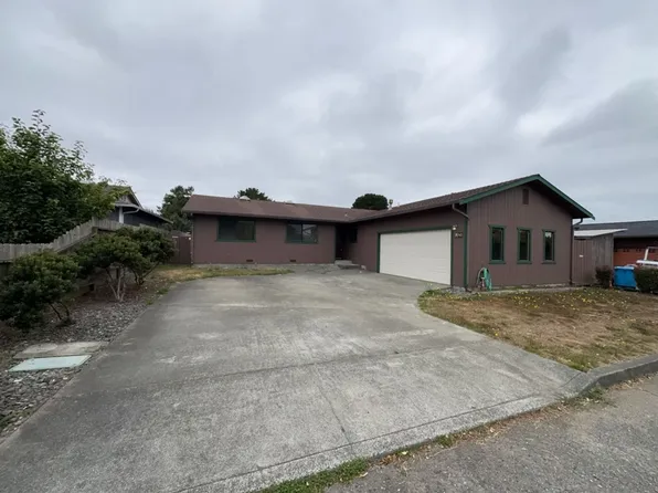 40 Robbie Ln, Eureka, CA 95501