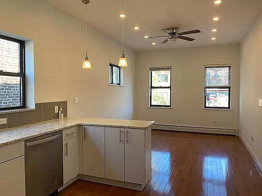 4th image of 40-28 68th St Floor 2