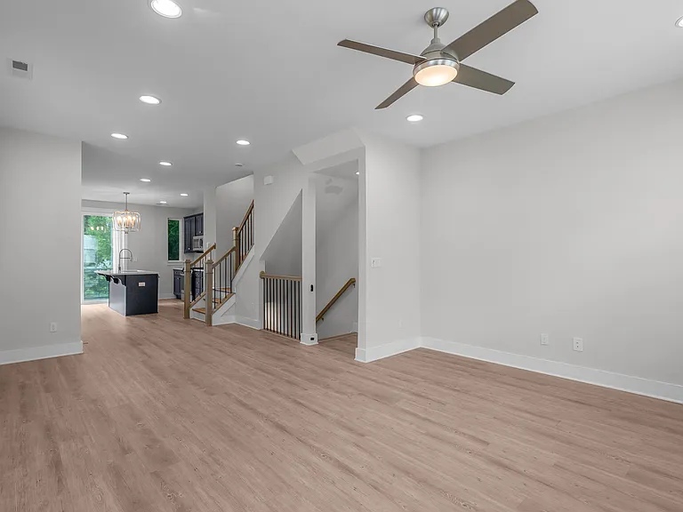 570 W End Dr — Photo 12