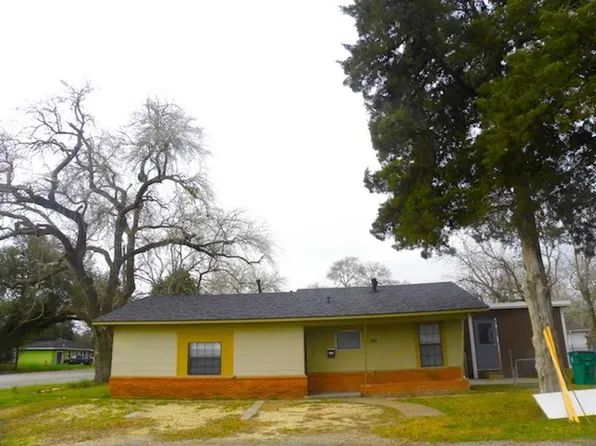 501 Pierce St, El Campo, TX 77437
