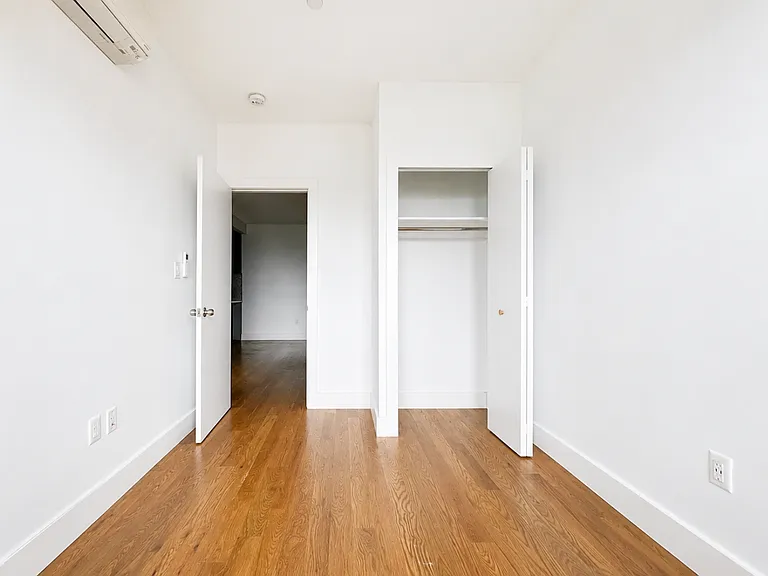 220 Hawthorne St #5R — Photo 10