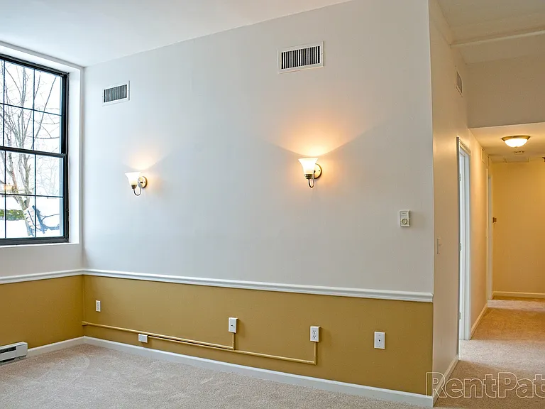 72 Maple Street — Photo 24