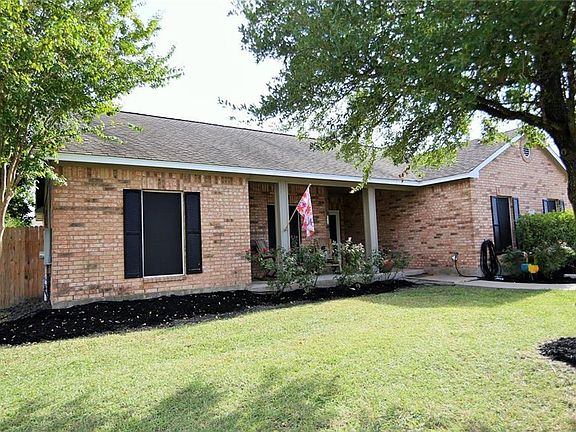 2nd image of 109 Brazos Dr