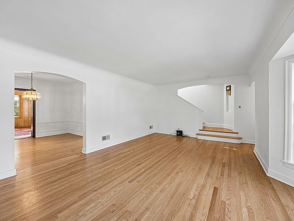 5th image of 241 Southcote Rd