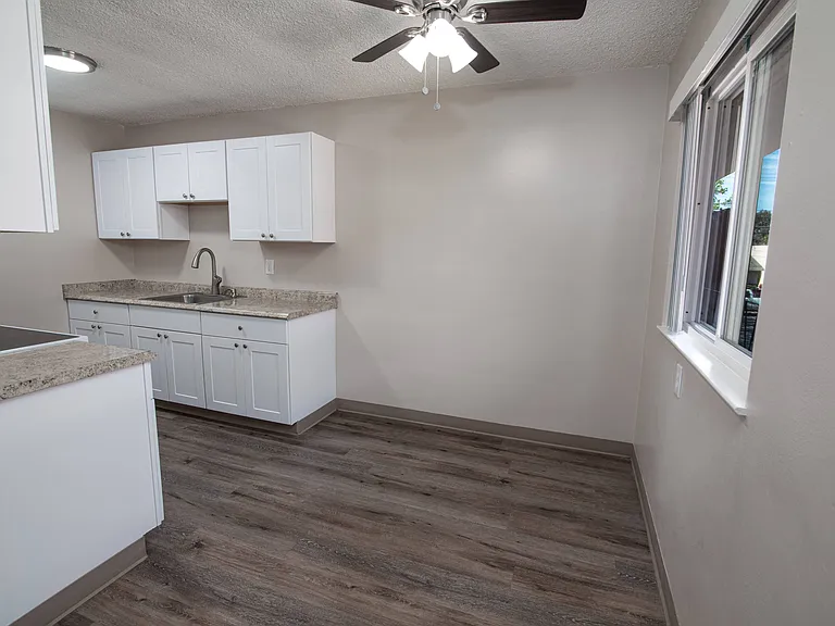 Park Holiday Model Kitchen & Dining Area