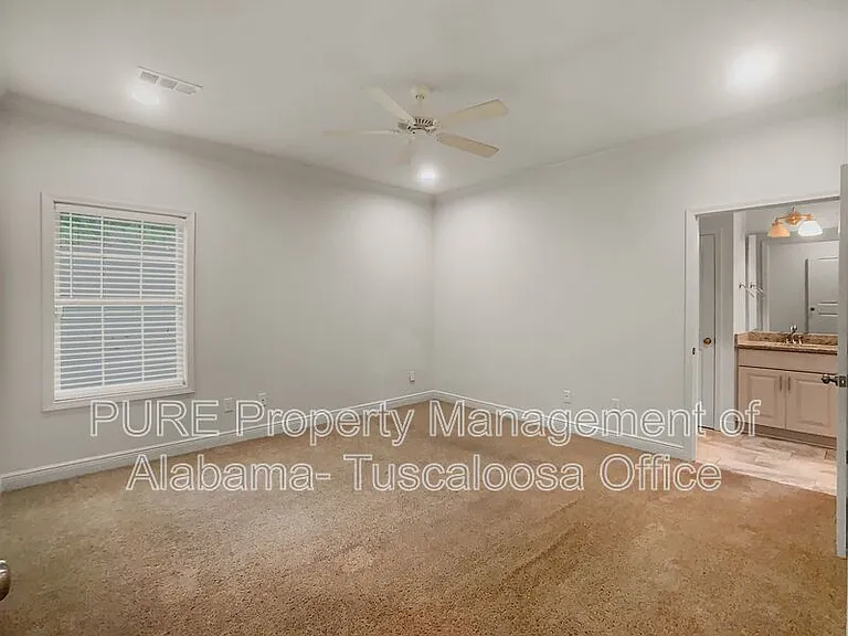 5035 Easton Dr — Photo 8