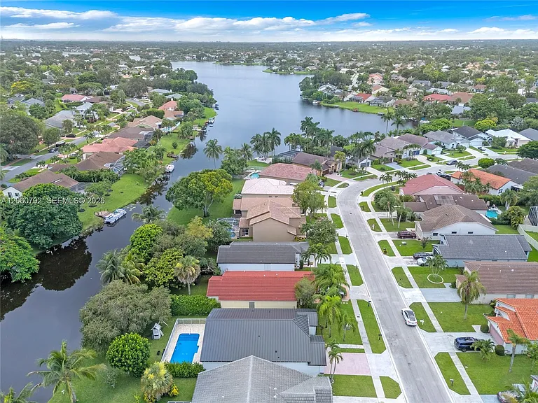 758 Lake Wellington Dr — Photo 44