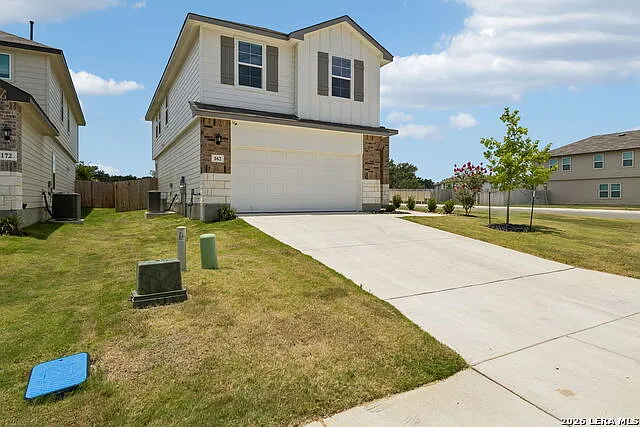 4 bed, 2.5 bath, 2223 sqft, $2,300 — Photo 3