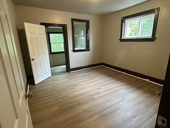 2nd image of 5852 Kennerly Ave #5852
