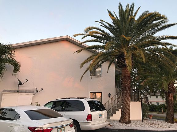 3rd image of 815 Victoria Dr APT 206