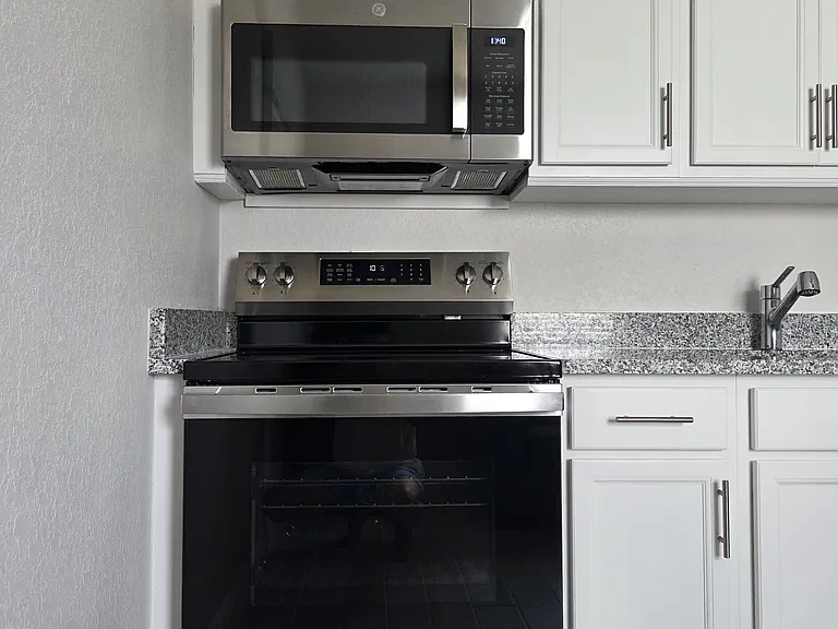 4656 SW Lassiter Ter #1 — Photo 4