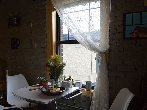4th image of 615 E 16th St #201